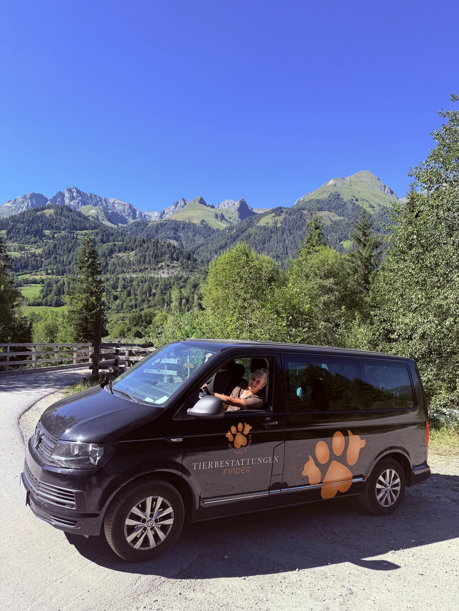 Tierbestattungen Finder mit Herz und Pfote, Siemensweg 29 in Wegberg