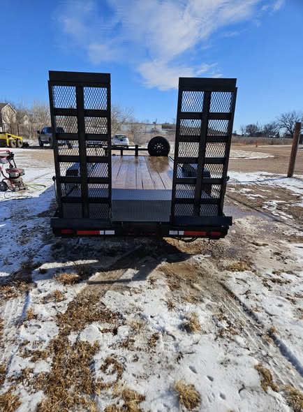 Frontier Trailer Sales LLC Image