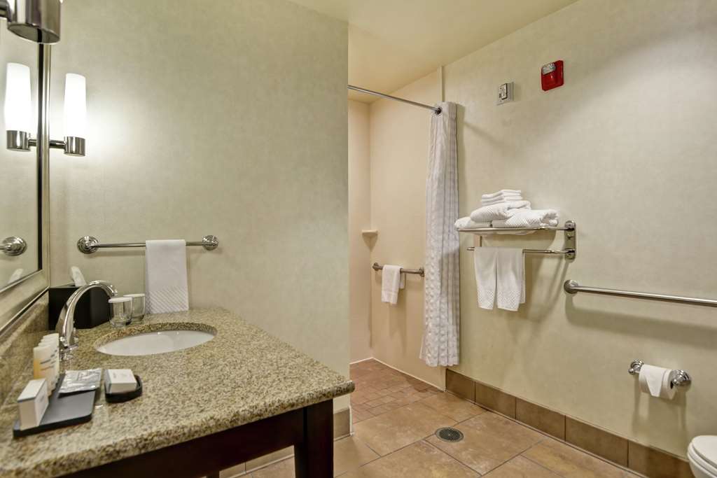 Guest room bath