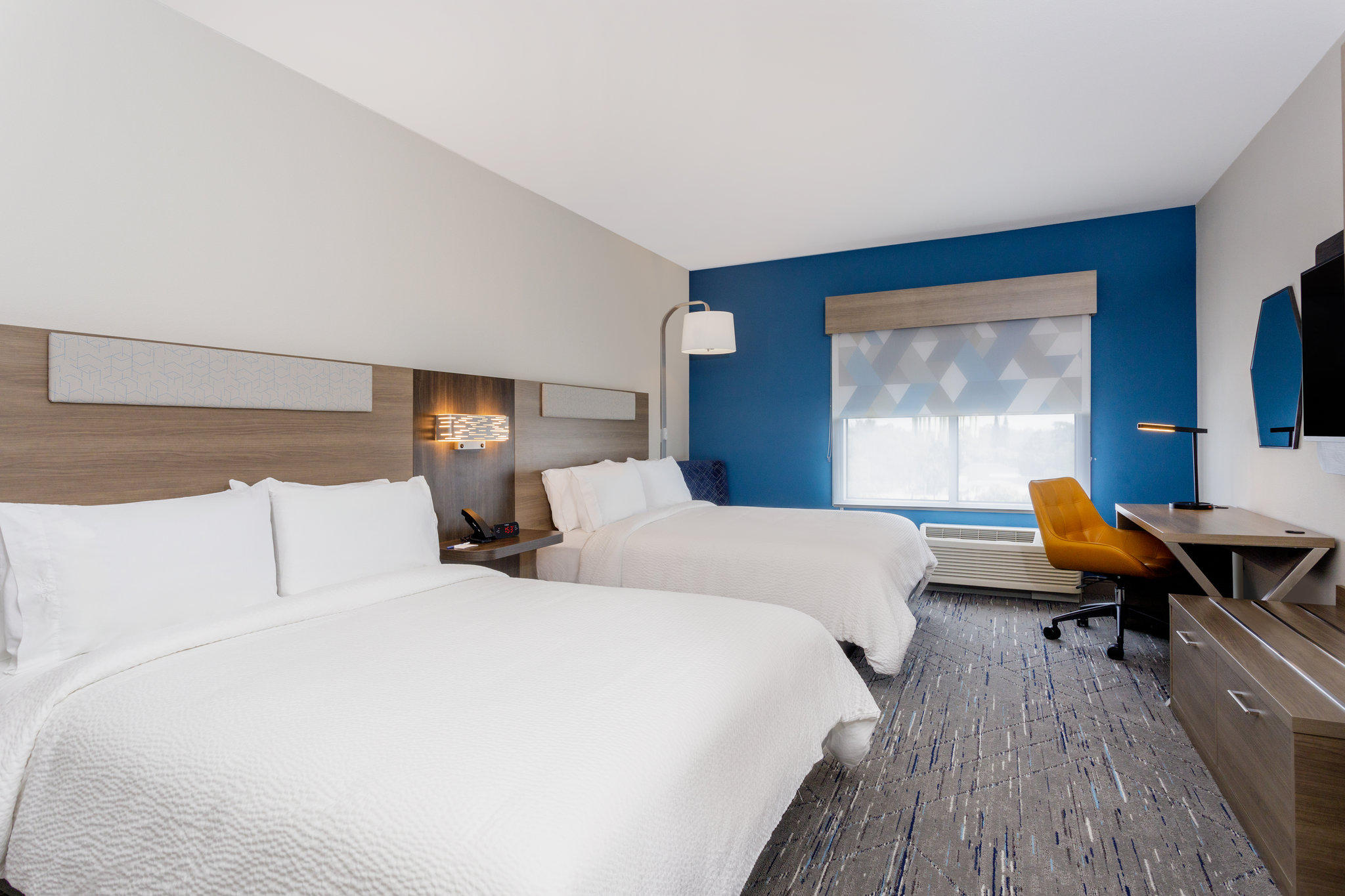 Holiday Inn Express & Suites Tampa Stadium - Airport Area, An Ihg Hotel 