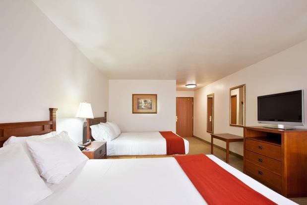 Images Holiday Inn Express & Suites Mattoon, an IHG Hotel