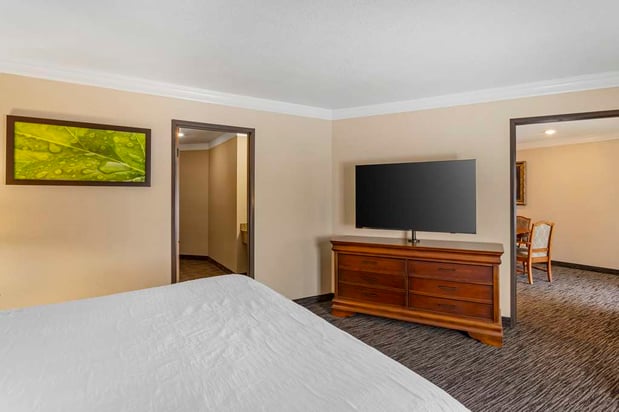 Images Best Western Plus Landmark Inn