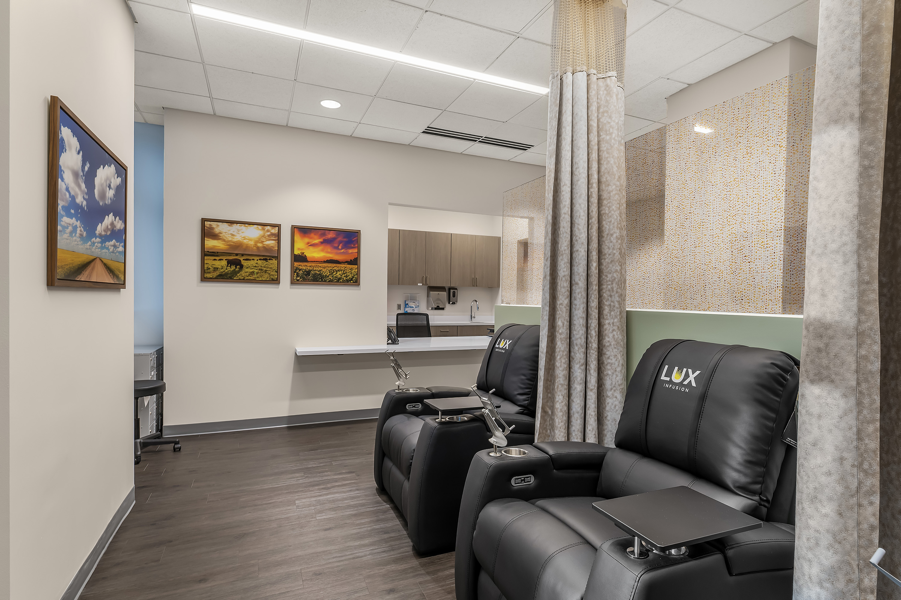 LUX Infusion (Overland Park): Infusion Chairs 