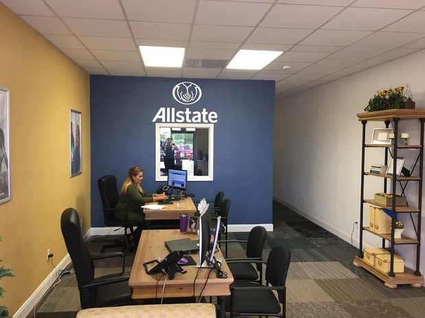 Images Wade Davis: Allstate Insurance