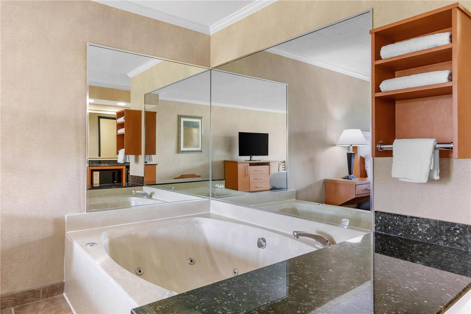 King Suite - Whirlpool