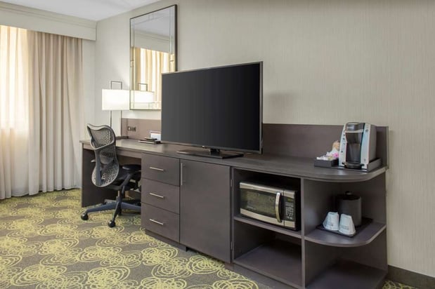 Images Hilton Garden Inn Reagan National Airport