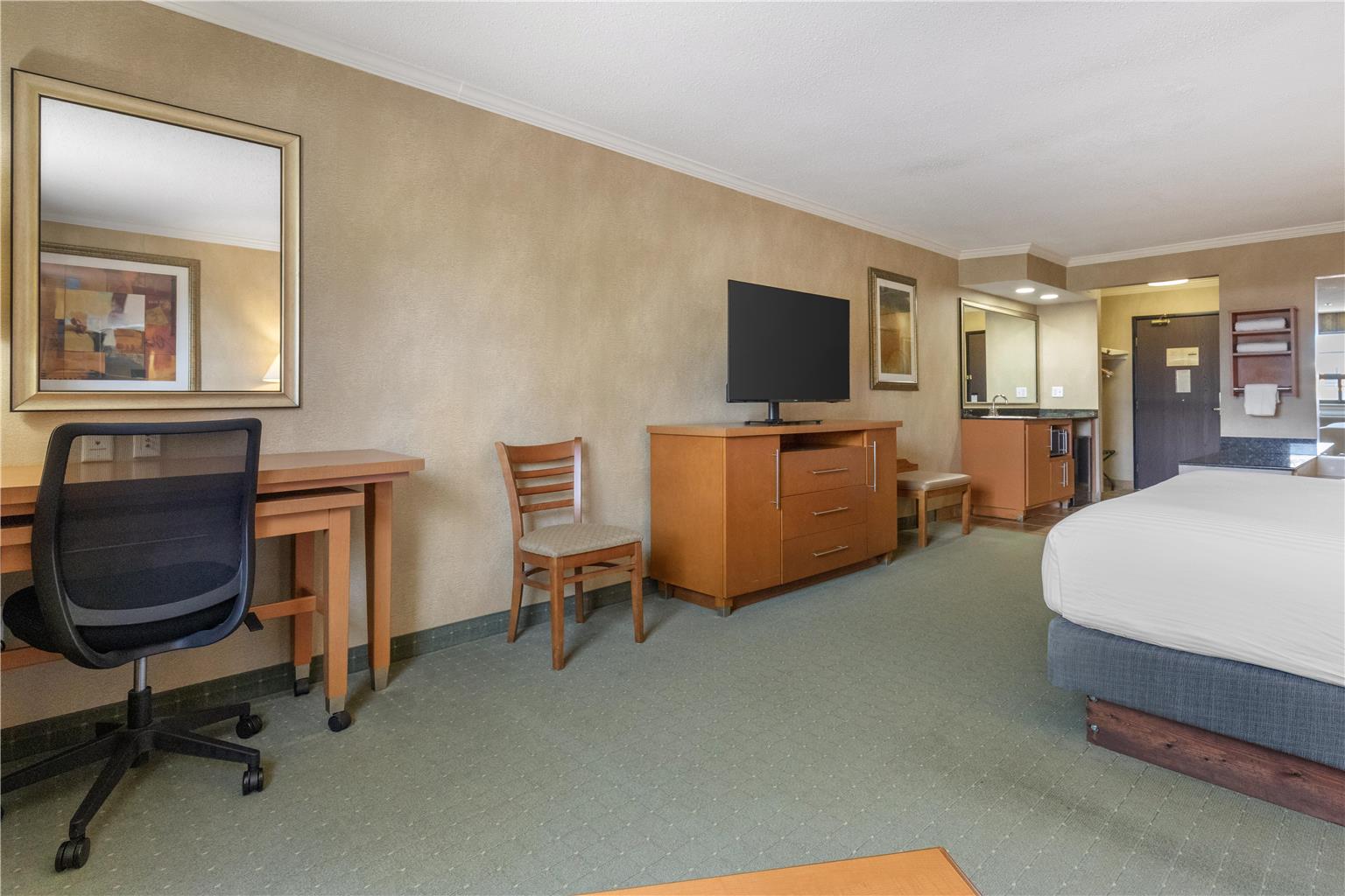 ADA King Suite