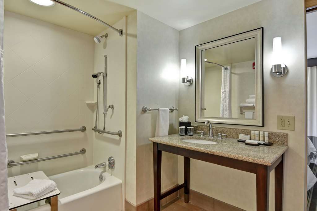 Guest room bath