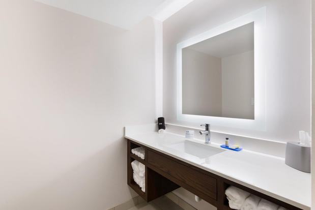 Images Holiday Inn Express Naperville by IHG
