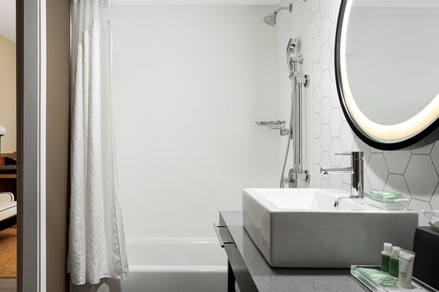 Images Holiday Inn & Suites Nashville Downtown - Broadway by IHG