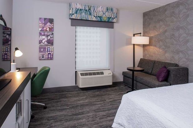 Images Hampton Inn & Suites Winston-Salem Downtown