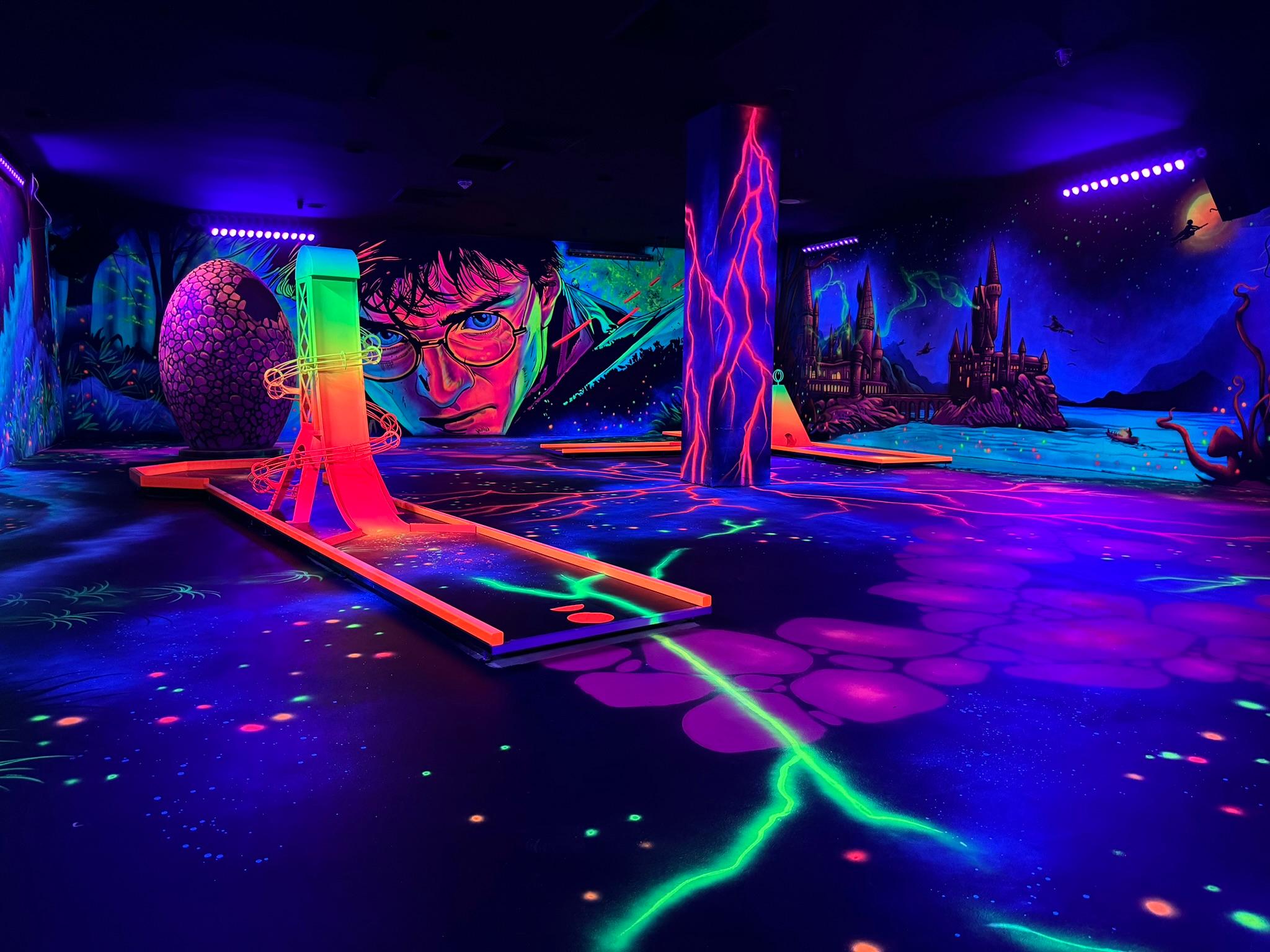 GlowZone 4D Schwarzlicht Minigolf Essen - West Borbeck, Wüstenhöferstraße 234 in Essen