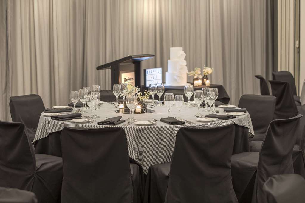 Images Radisson Hotel on Flagstaff Gardens Melbourne