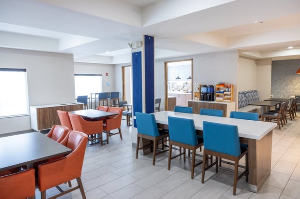 Images Holiday Inn Express & Suites Wichita Airport by IHG