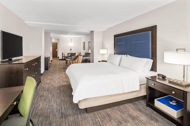 Images Holiday Inn Express & Suites Wilmington-Newark by IHG