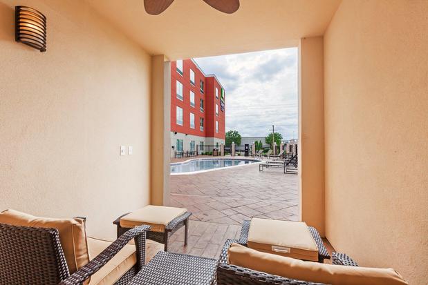 Images Holiday Inn Express & Suites Tulsa South - Woodland Hills by IHG