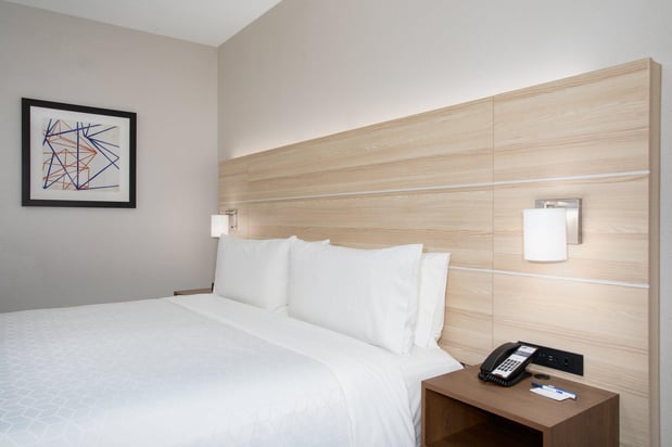 Images Holiday Inn Express & Suites Phoenix - Glendale Sports Dist by IHG