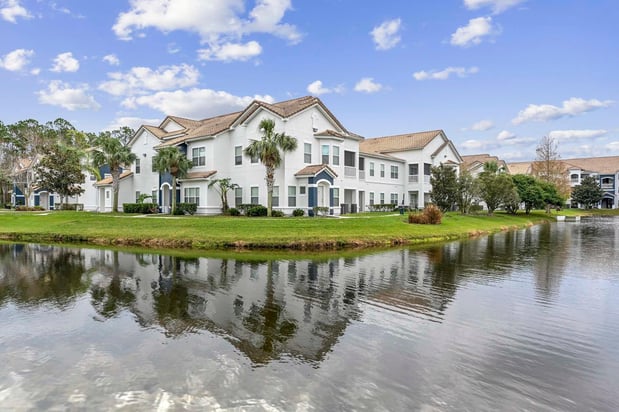 Images Halston World Gateway Apartment Homes