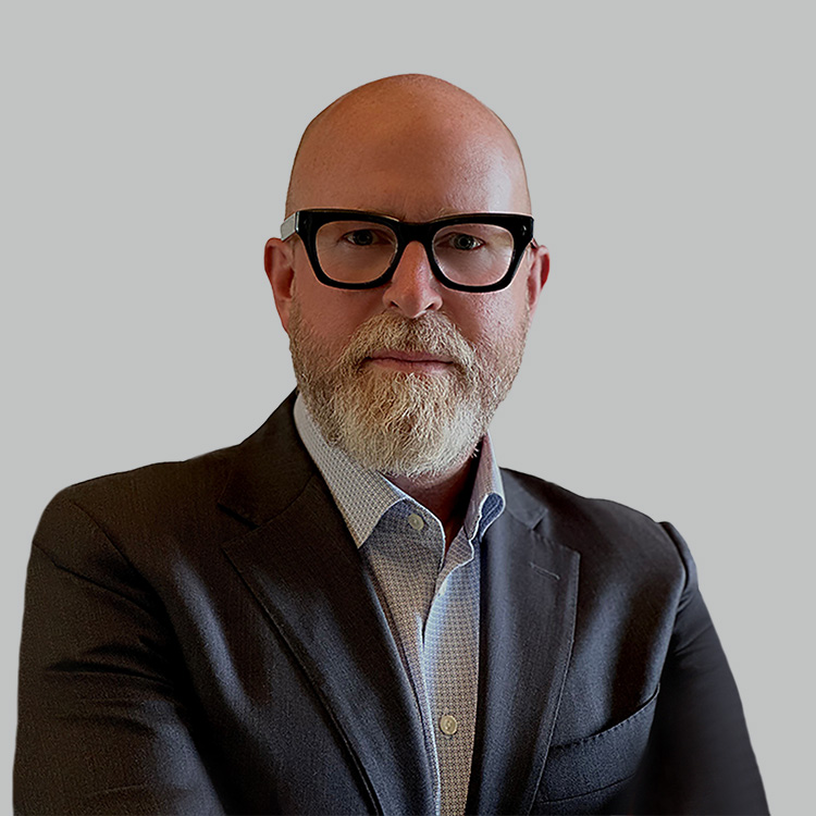 Headshot of Mark Smelser, a wealth advisor at Chase
