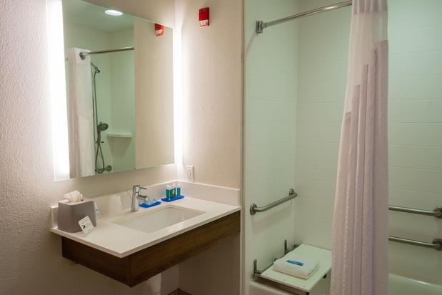 Images Holiday Inn Express & Suites Muskogee by IHG