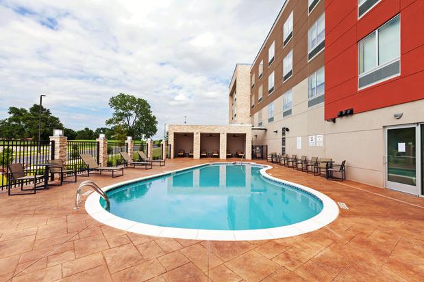 Images Holiday Inn Express & Suites Tulsa South - Woodland Hills by IHG
