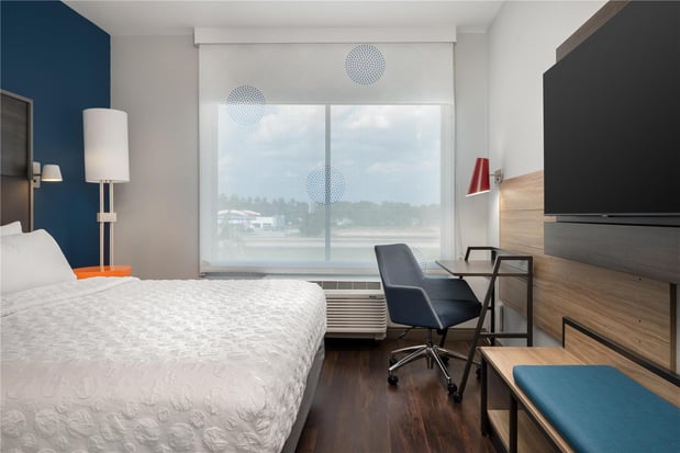 Images Tru by Hilton Brunswick