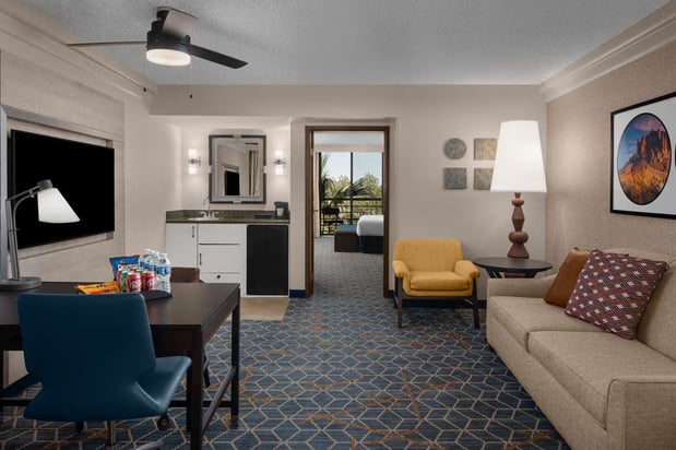 Images Embassy Suites by Hilton Phoenix Biltmore