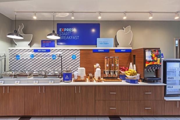 Images Holiday Inn Express & Suites Tulsa South - Woodland Hills by IHG