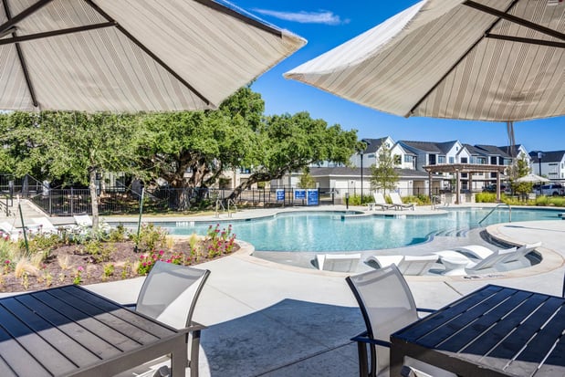 Images Water's Edge Apartments and Townhomes