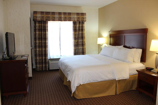 Images Holiday Inn Express & Suites Center, an IHG Hotel
