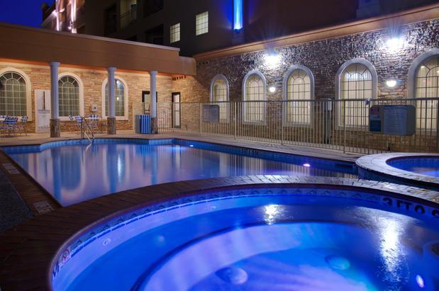 Images Holiday Inn Express & Suites Galveston West-Seawall, an IHG Hotel