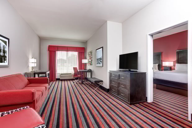 Images Holiday Inn & Suites Lafayette North by IHG