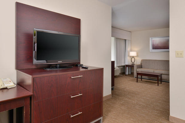 Images Holiday Inn Express & Suites Lafayette by IHG