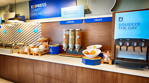 Images Holiday Inn Express & Suites Houston SW - Galleria Area by IHG