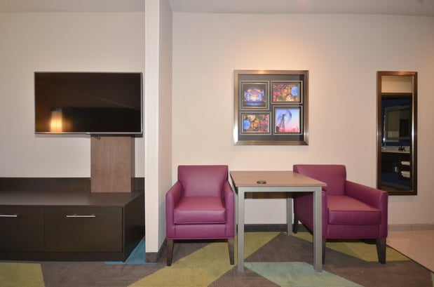 Images Holiday Inn Express & Suites Oklahoma City Mid - Arpt Area by IHG