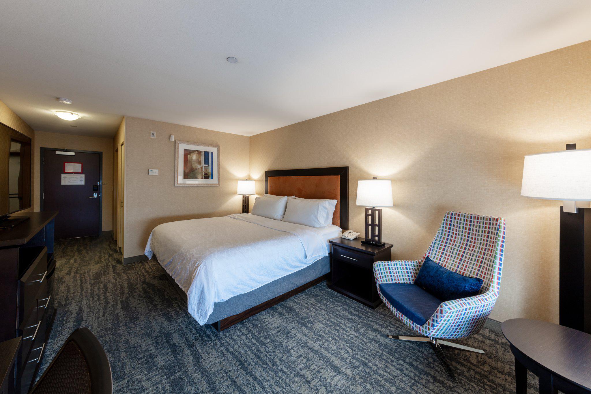 Images Holiday Inn Express & Suites Riverport Richmond, an IHG Hotel