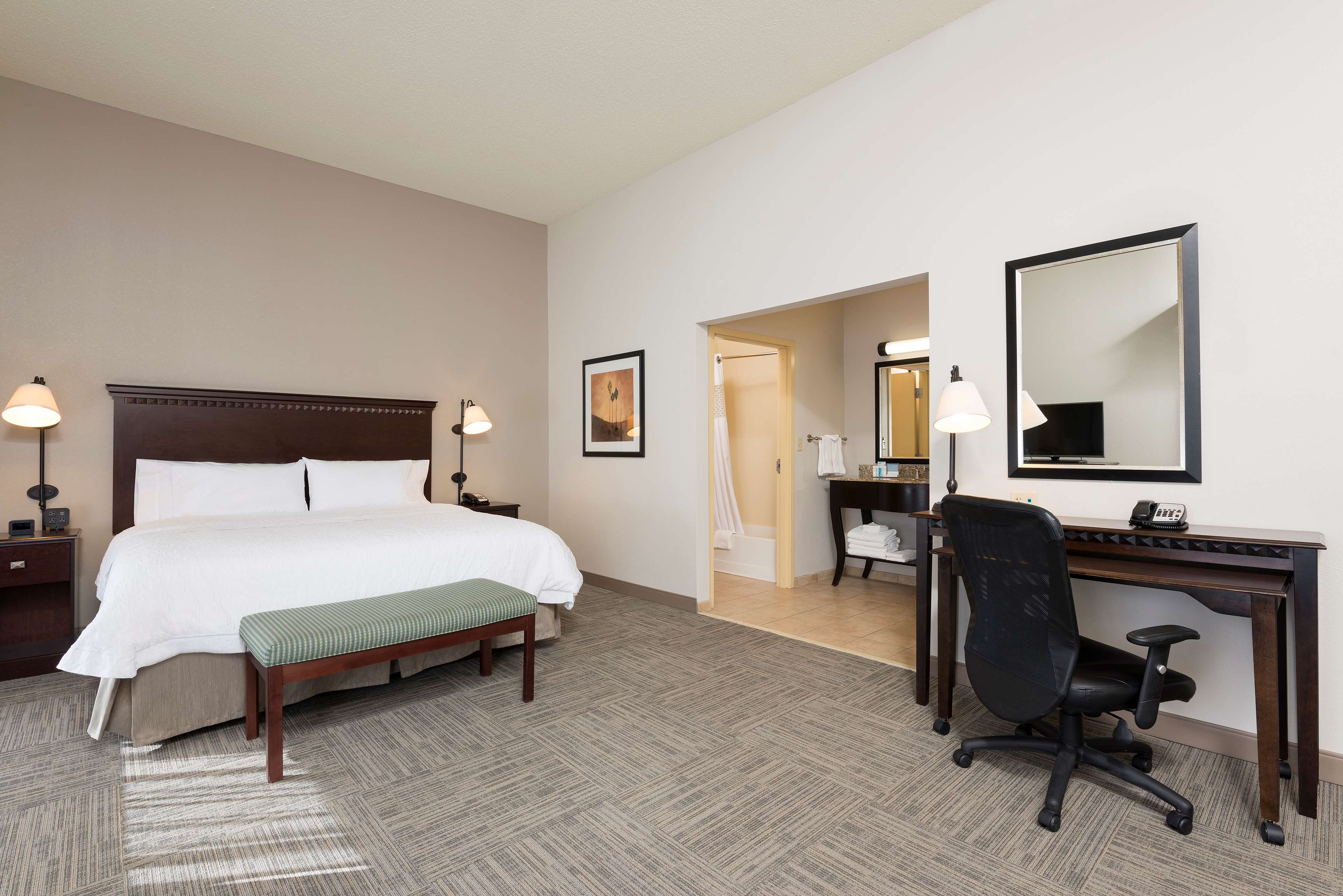 Hampton Inn & Suites Hartford-Manchester Coupons near me in Manchester, CT 06042