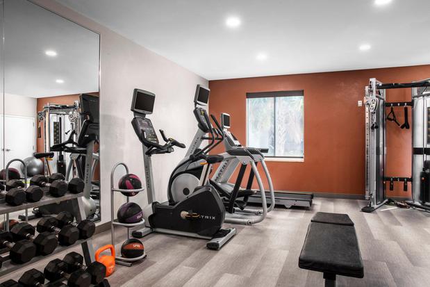 Images Candlewood Suites Mobile-Downtown by IHG