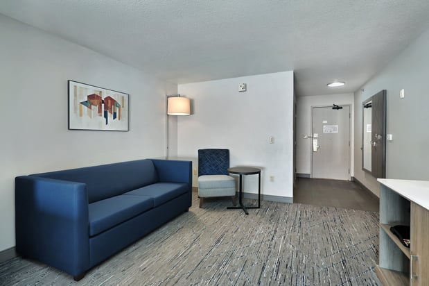 Images Holiday Inn Express & Suites Milwaukee-New Berlin by IHG