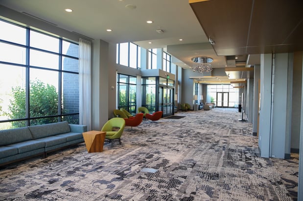 Images Holiday Inn & Suites Cedar Falls-Waterloo Event Ctr by IHG