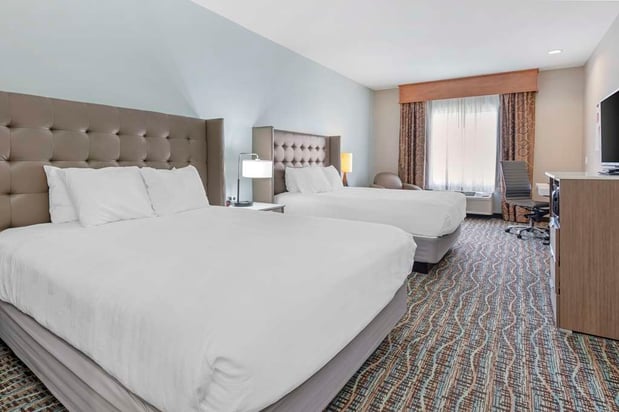 Images Best Western Plus Peppertree Inn at Omak