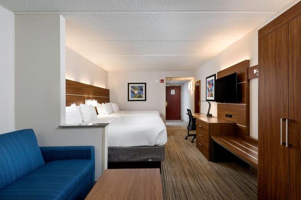 Images Holiday Inn Express & Suites Charlotte Arpt-Belmont, an IHG Hotel