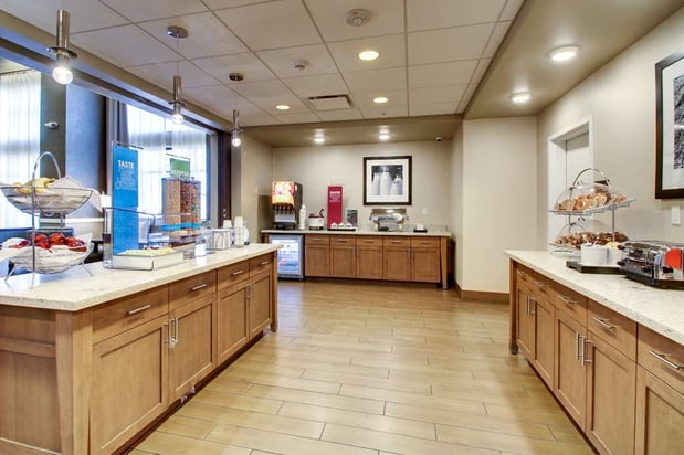 Images Hampton Inn & Suites Milwaukee West