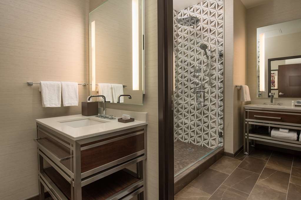 Guest room bath