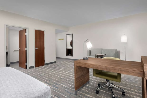 Images Hampton Inn & Suites Durham University Medical Center
