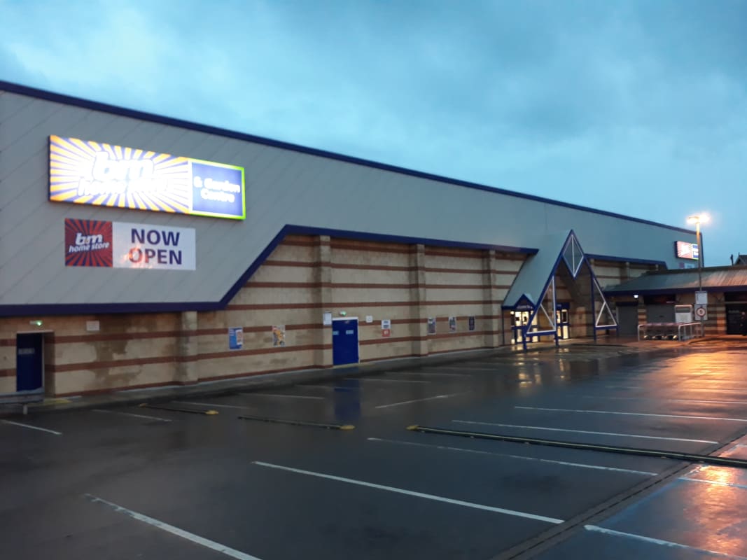 B&M's newest store opened its doors in Chippenham on Saturday (24th September 2018). The B&M Home Store is located at Hathaway Retail Park.