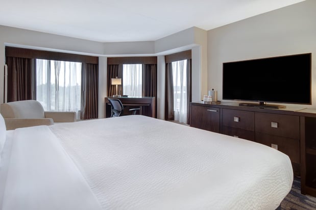 Images Crowne Plaza Auburn Hills by IHG