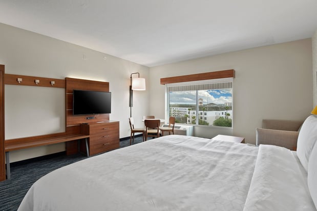 Images Holiday Inn Express & Suites Orlando - Lake Buena Vista by IHG