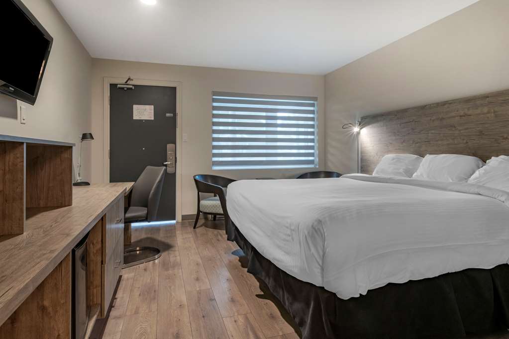 King with Walk-In Shower Dannys Suites, SureStay Collection By Best Western Beresford (506)546-6621