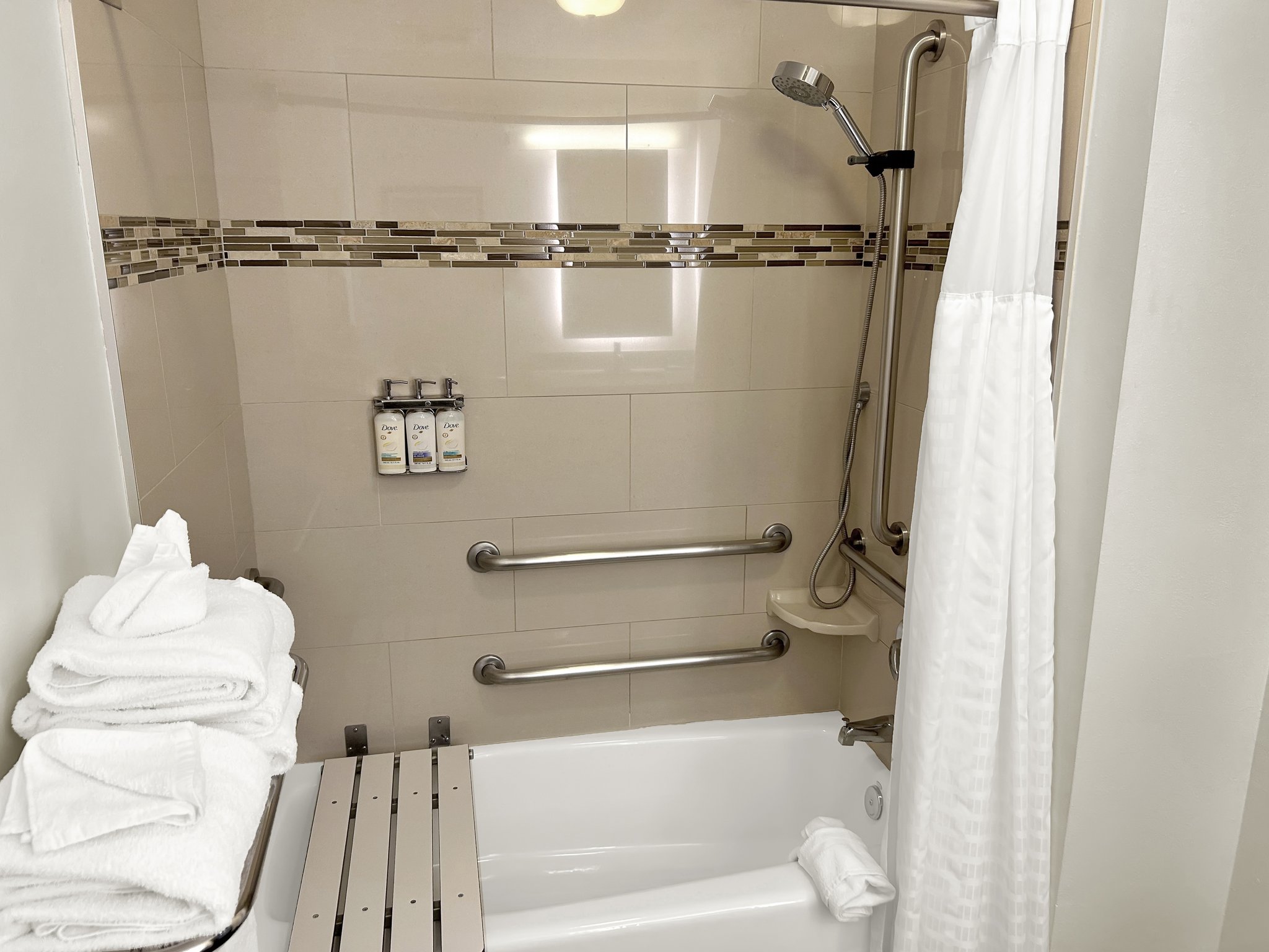 Holiday Inn Express & Suites Carpinteria by IHG Image
